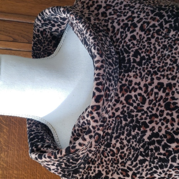 Crazy Horse Plush velour leopard print top - Picture 2 of 5